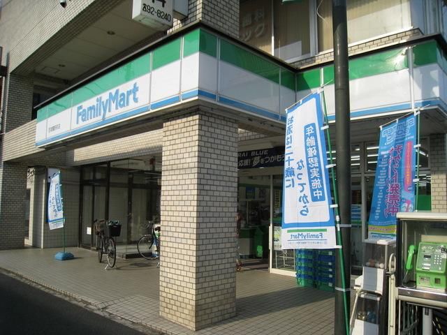 コンビニ　ファミリーマート（コンビニ）まで80m