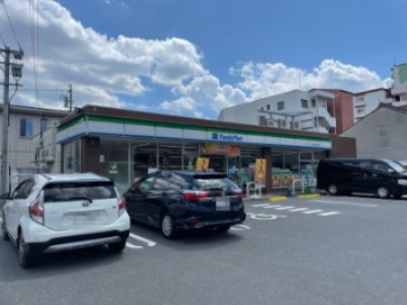 コンビニ　ファミリーマート 上名古屋四丁目店（コンビニ）まで623m