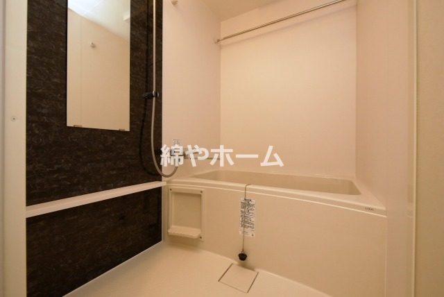 バス・シャワールーム　落ち着いた空間のお風呂です