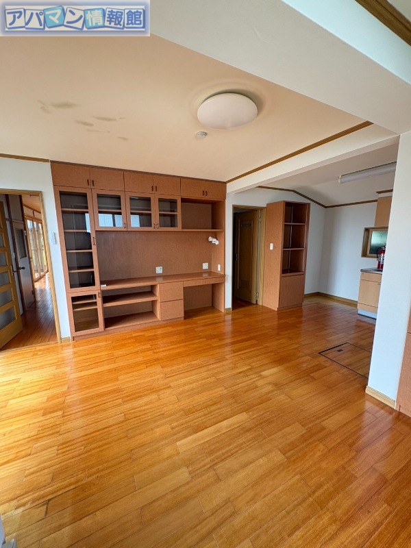 寺尾上5丁目戸建の居間写真