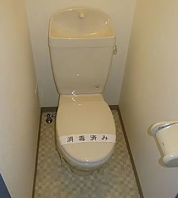 トイレ　別のお部屋の室内写真になります。