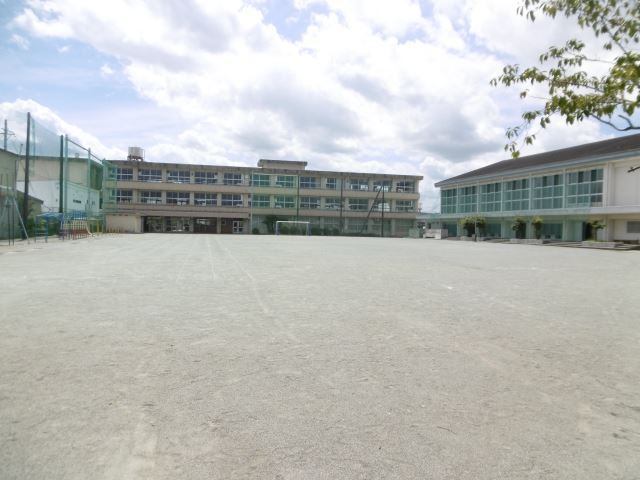 小学校　伊勢市立修道小学校（小学校）まで1234m