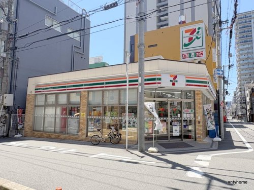 コンビニ　セブン-イレブン 大阪安堂寺町１丁目店（コンビニ）まで125m