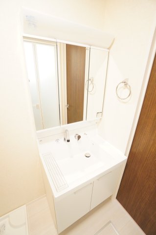 洗面設備　※同物件・反転タイプの写真です。