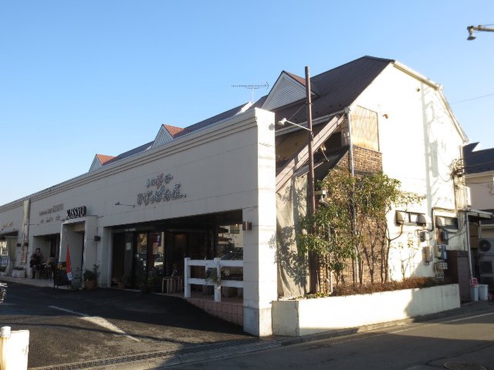 飲食店　ひげのぱん屋（飲食店）まで320m
