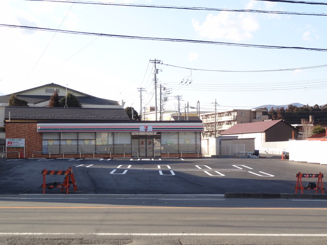 コンビニ　セブンイレブン御殿場小学校前店（コンビニ）まで454m