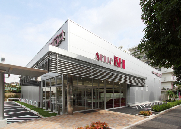 スーパー　成城石井柿の木坂店（スーパー）まで591m