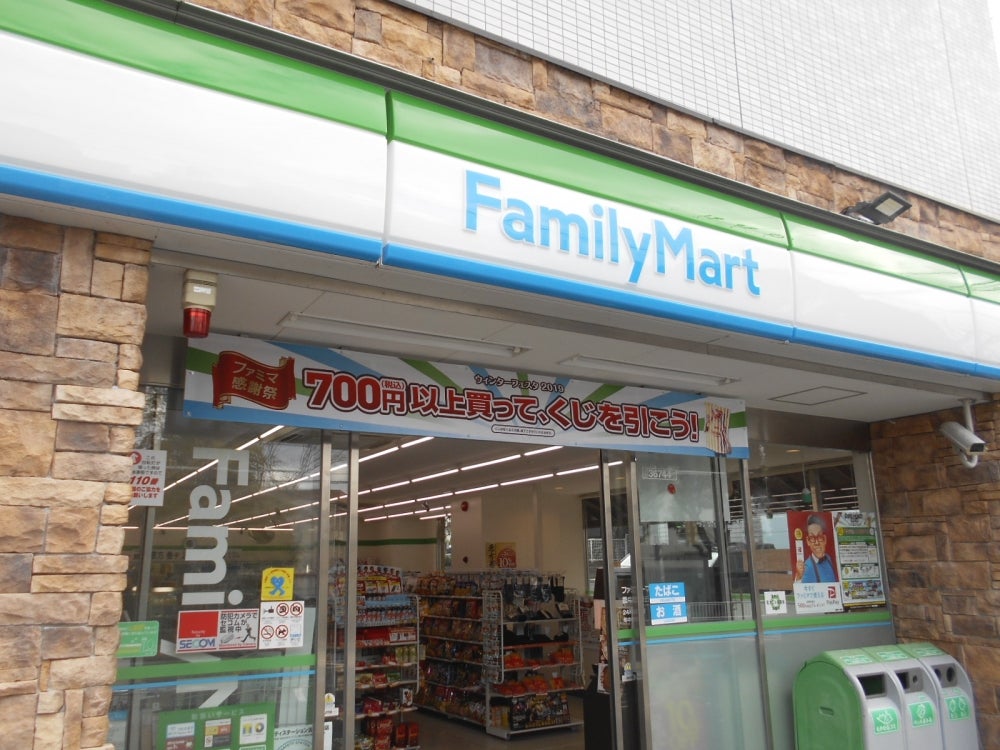 コンビニ　ファミリーマート 豊中西緑丘店（コンビニ）まで438m