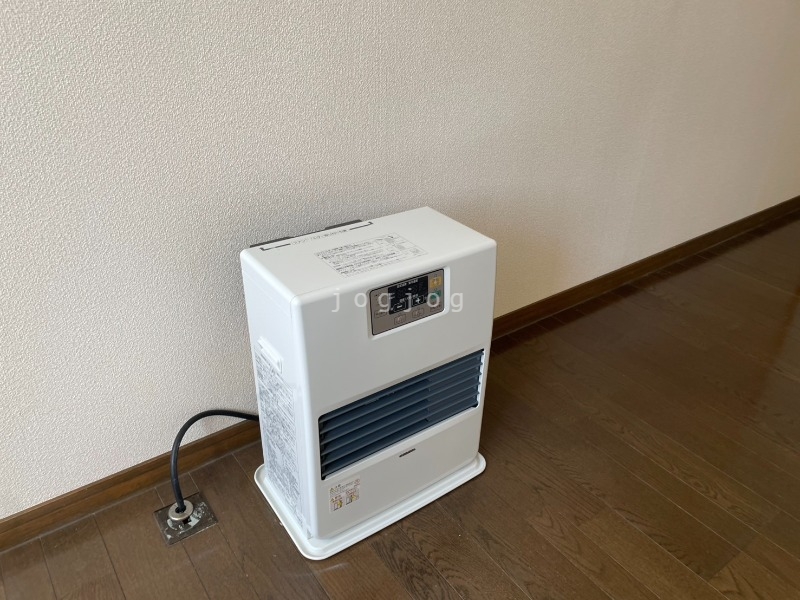 その他設備　冬はあったか石油ストーブです。