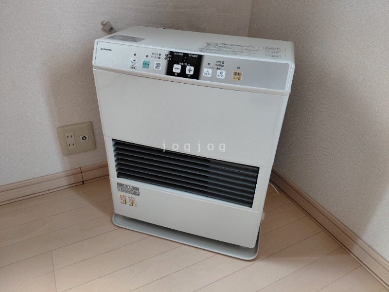 その他設備　冬はあったか石油ストーブです。