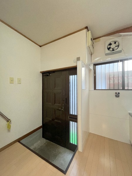 大阪モノレール本線 少路駅 徒歩13分 3階建 築62年の玄関写真