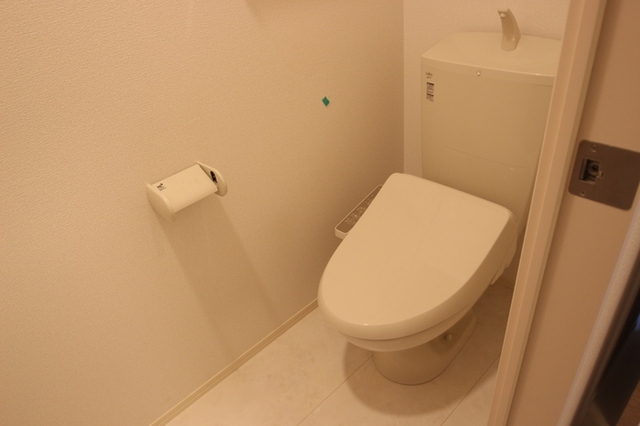 トイレ　トイレは温水洗浄暖房便座！