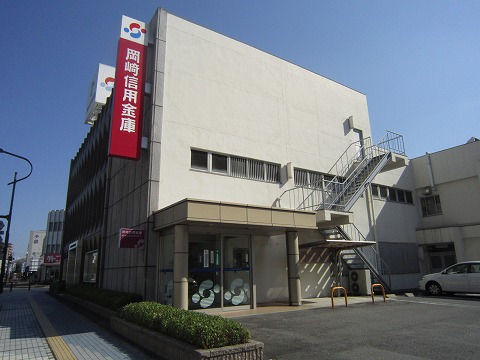 銀行　岡崎信用金庫刈谷支店（銀行）まで696m