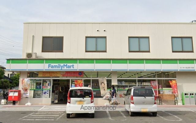 コンビニ　ファミリーマート（コンビニ）まで792m