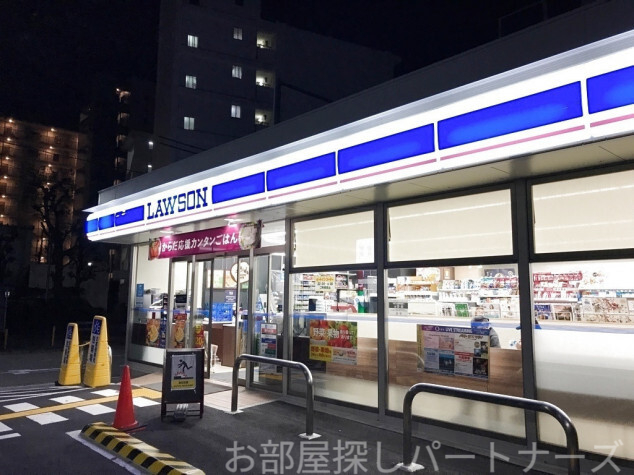 コンビニ　ローソン谷町四丁目店（コンビニ）まで225m