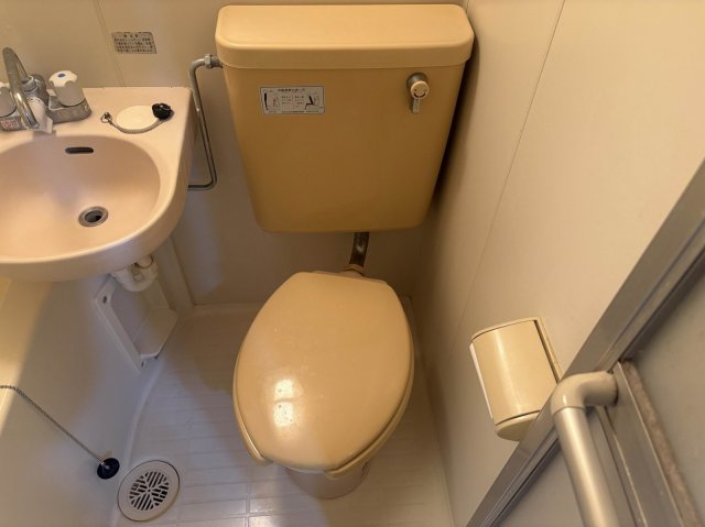 西武新宿線 上井草駅 徒歩6分 3階建 築55年のトイレ写真