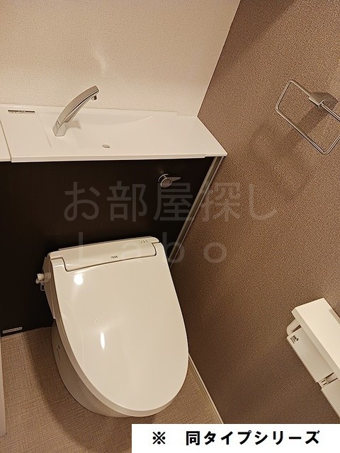 箱根登山鉄道 箱根板橋駅 徒歩12分 3階建 新築のトイレ写真