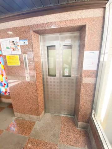 その他共有部分　エレベーターがあると重たい荷物も簡単に部屋まで運べますよ