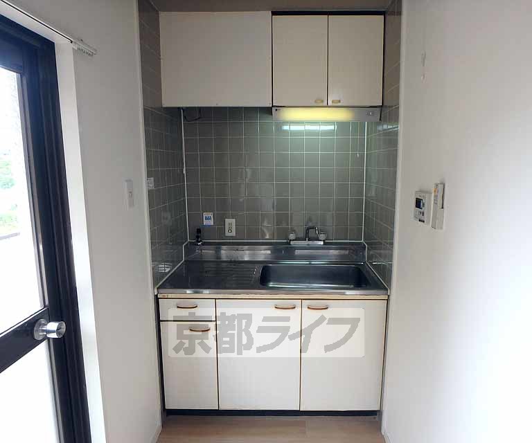 キッチン　洋室に改装・内洗濯機置き場設置部屋