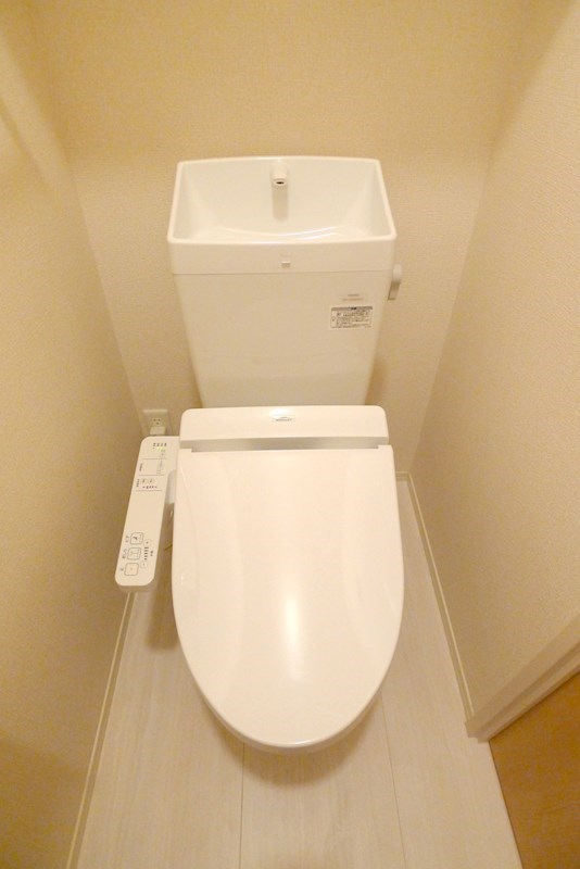 ＪＲ加古川線 滝野駅 徒歩26分 3階建 築9年のトイレ写真