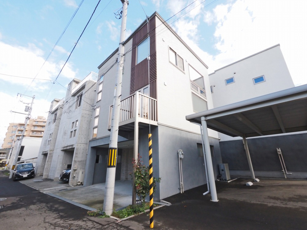 建物外観　★駐車場４台利用可能の戸建物件！周辺環境も整っておりおすすめ