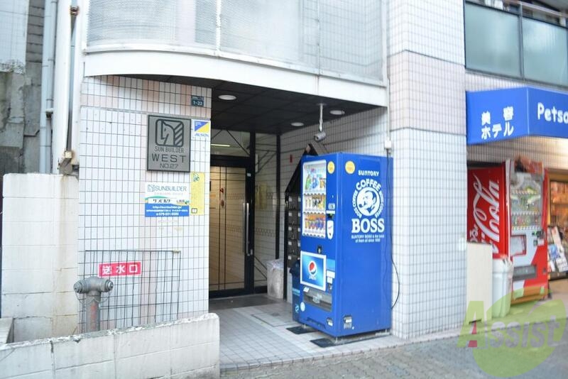 エントランス　綺麗デスヨー！自販機も便利！