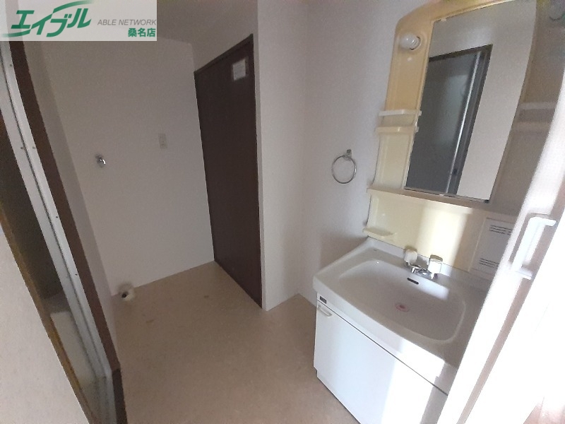 洗面設備　別部屋同タイプ