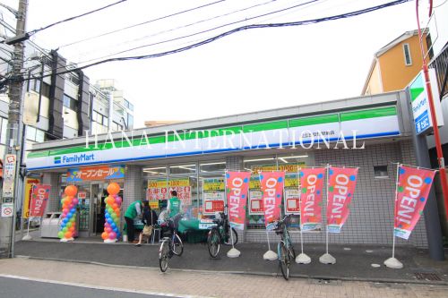 コンビニ　（コンビニ）まで592m