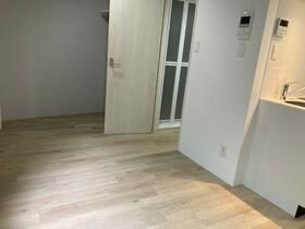 ＪＲ山手線 大崎駅 徒歩7分 4階建 築8年の居間写真