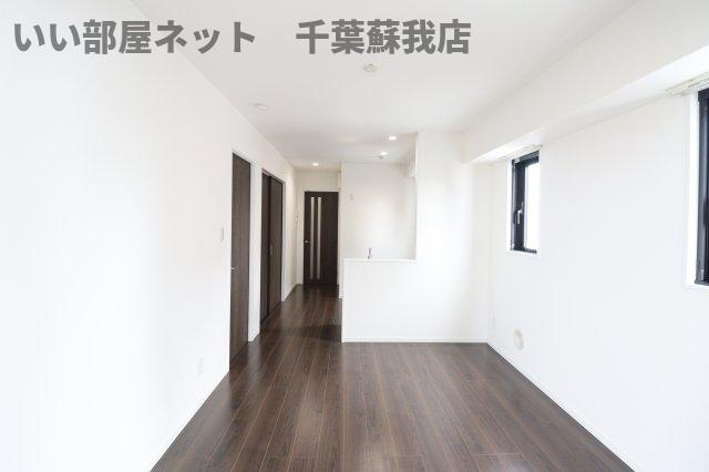 居室・リビング　こちらのリビングで趣味の時間をお楽しみください
