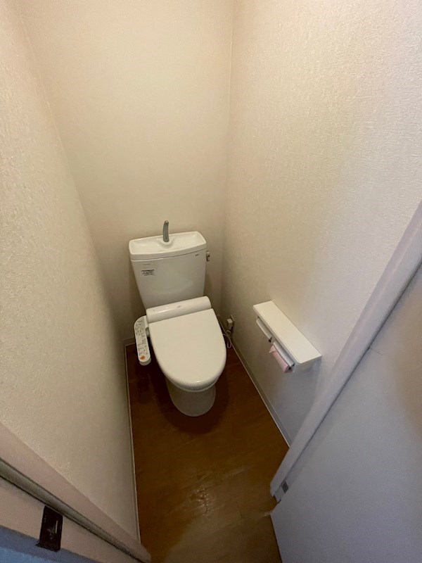 京成本線 千住大橋駅 徒歩10分 5階建 築38年のトイレ写真