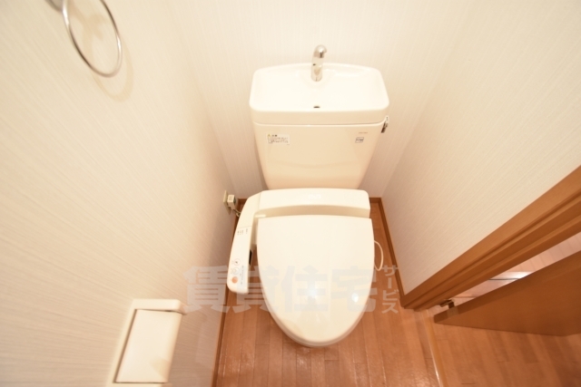 ＪＲ阪和線 鳳駅 徒歩3分 2階建 築23年のトイレ写真