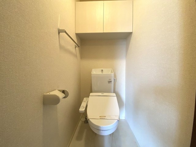 ＪＲ武蔵野線 西浦和駅 徒歩17分 2階建 築8年のトイレ写真