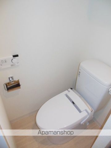 ブルーライン 伊勢佐木長者町駅 徒歩5分 10階建 築16年のトイレ写真