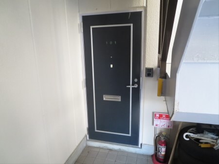 玄関　※別部屋参考写真