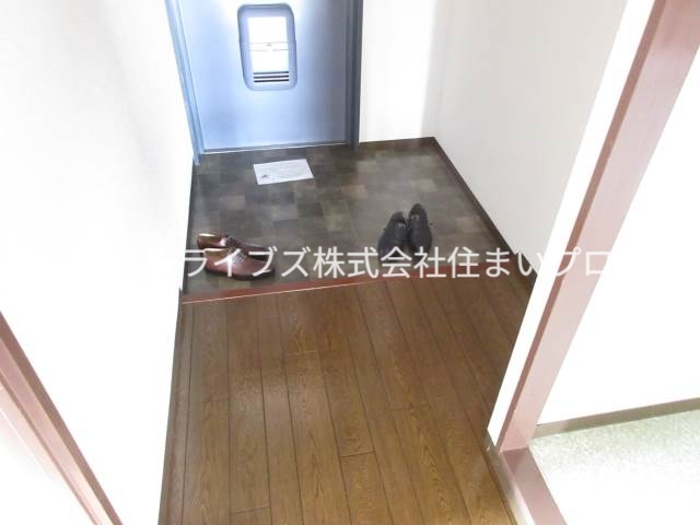 京阪本線 寝屋川市駅 徒歩5分 4階建 築32年の玄関写真