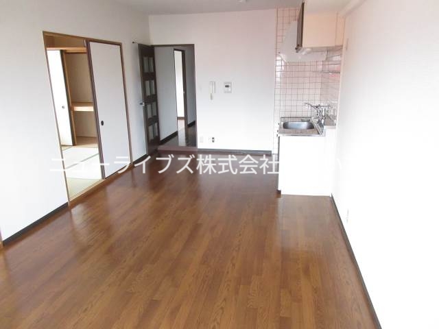 京阪本線 寝屋川市駅 徒歩5分 4階建 築32年の居間写真
