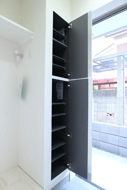 収納　収納　シューズボックス