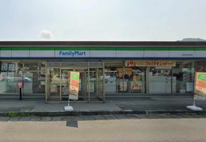 コンビニ　ファミリーマート山形沼の辺町店（コンビニ）まで352m