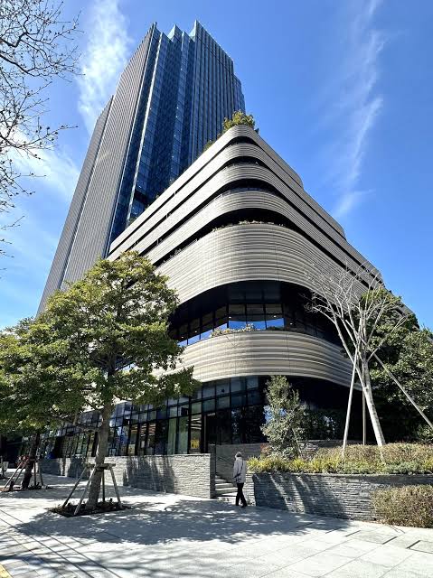 ショッピングセンター　コモレ四谷（ショッピングセンター）まで784m