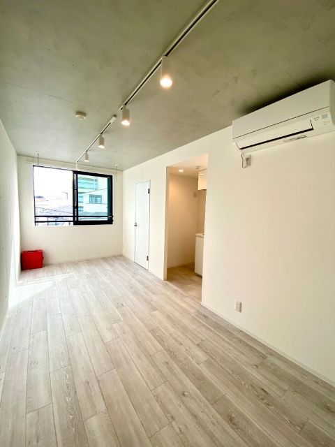 居室・リビング　※別部屋の参考写真です。
