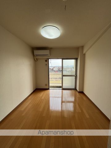 ＪＲ中央本線 神領駅 徒歩3分 4階建 築34年の居間写真