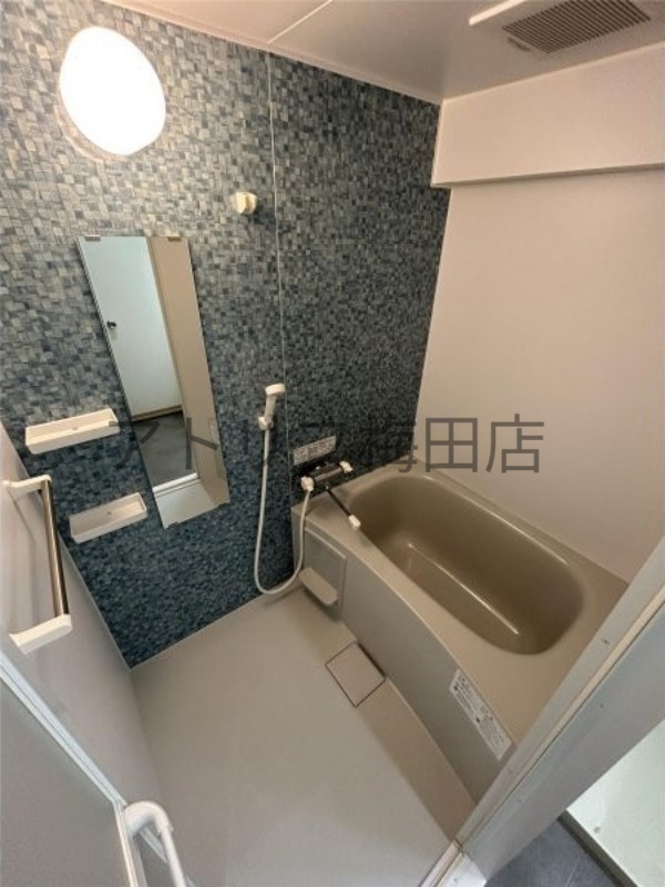 地下鉄御堂筋線 西中島南方駅 徒歩13分 8階建 築42年の風呂写真