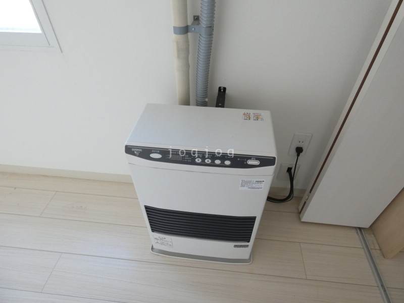 その他設備　冬はあったか石油ストーブです。