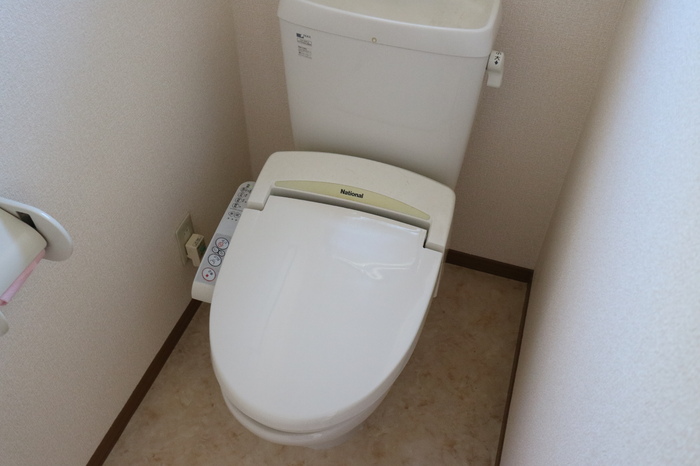 トイレ　温水洗浄便座付きのトイレです！