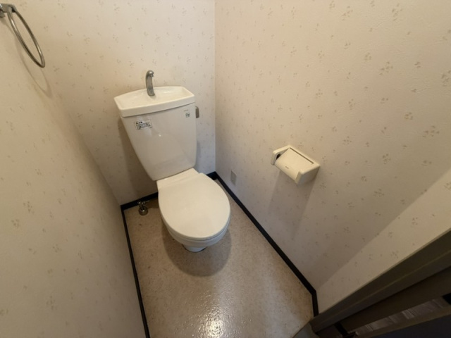 広島電鉄宇品線 広大附属学校前駅 徒歩2分 4階建 築23年のトイレ写真