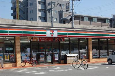 コンビニ　セブンイレブン（コンビニ）まで350m