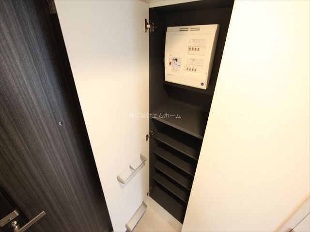 玄関　玄関　シューズボックス付
