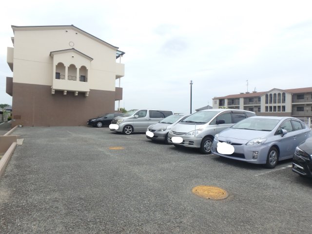 駐車場　駐車場があるので、車を買う予定の方も安心です