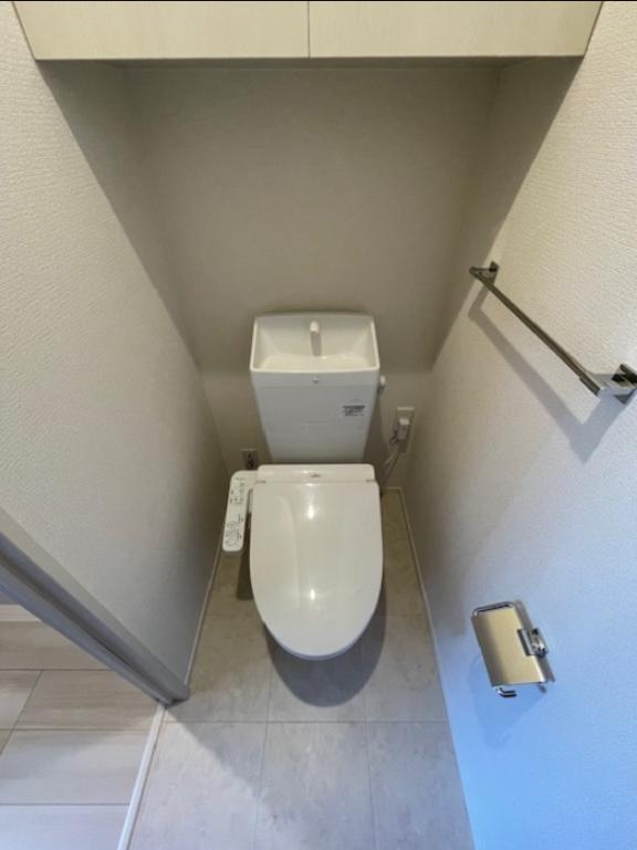 広島電鉄宮島線 楽々園駅 徒歩12分 3階建 築3年のトイレ写真
